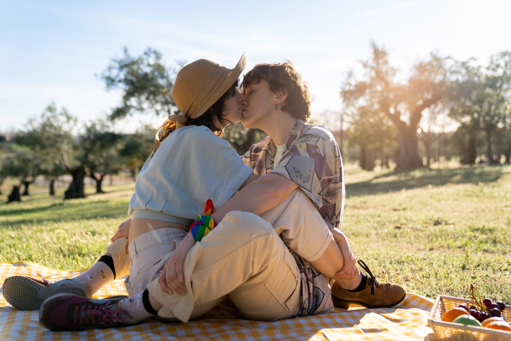 Couple,Of,Lgbt,Women,Kissing,In,Nature,Having,A,Romantic