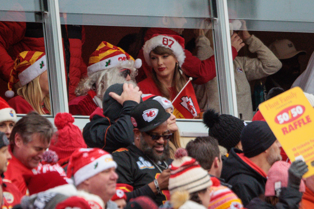 KANSAS CITY, MO - DECEMBER 25: Artis Taylor Swift in the stands with an 87 Santa hat on during the game between the Kansas City Chiefs and the Las Vegas Raiders on December 25th, 2023 at Arrowhead Stadium in Kansas City, Missouri. (Photo by William Purnell/Icon Sportswire via Getty Images)