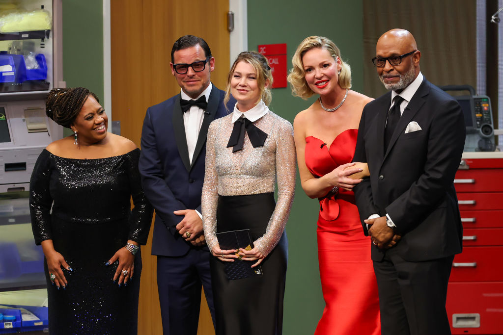 LOS ANGELES, CALIFORNIA - JANUARY 15: (L-R) Chandra Wilson, Justin Chambers, Ellen Pompeo, Katherine Heigl and James Pickens Jr. speak onstage during the 75th Primetime Emmy Awards at Peacock Theater on January 15, 2024 in Los Angeles, California. (Photo by Monica Schipper/WireImage)