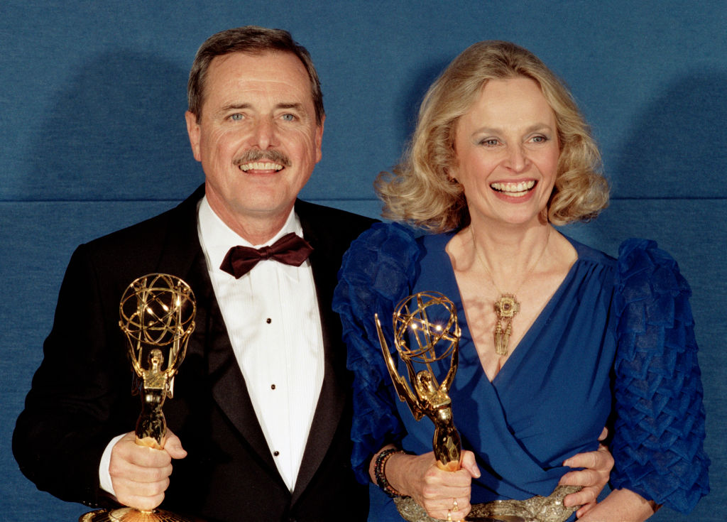 PASADENA, CALIFORNIA - SEPTEMBER 21 : Emmy Winners and real-life husband and wife William Daniels and Bonnie Bartlett celebrate their Emmy Awards backstage at the Emmy Awards Show, September 21, 1986 in Pasadena, California. (Photo by Bob Riha, Jr./Getty Images)