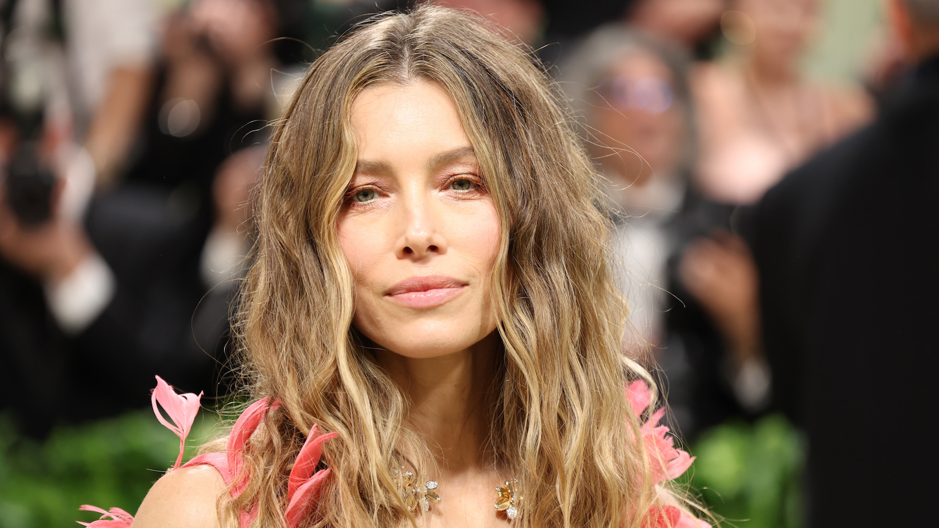 Does Jessica Biel's 20 lbs Salt Bath Really Work? - Betches