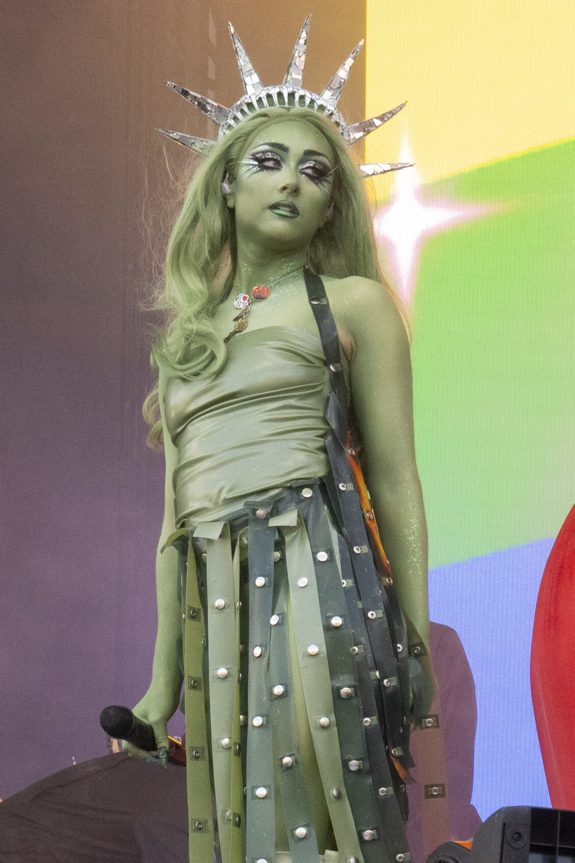 All About Chappell Roan: Age, How She Got Famous, New Music - Betches