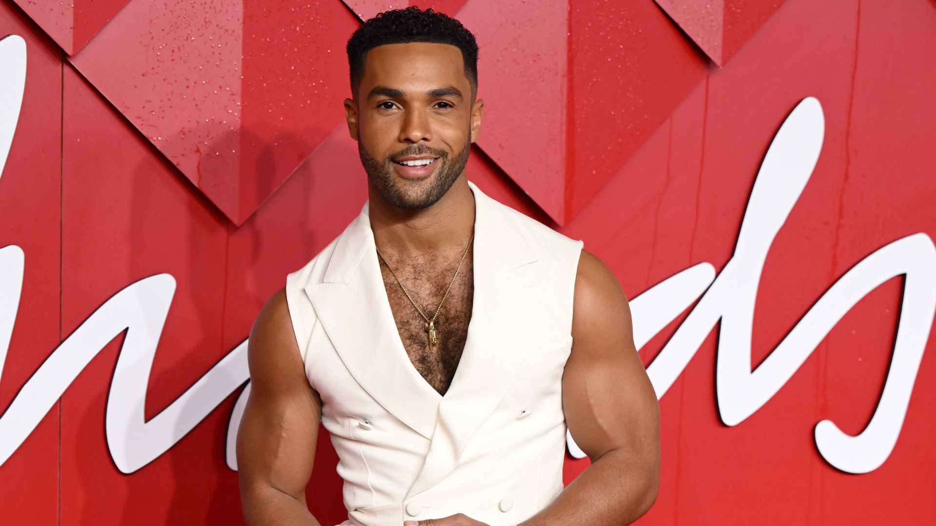Sagoma In Cartone A Grandezza Naturale Di Lucien Laviscount (Abbigliamento Bianco) - Celebrity Cutouts Originale, 190 Cm, Per Feste, Regali E Collezionismo