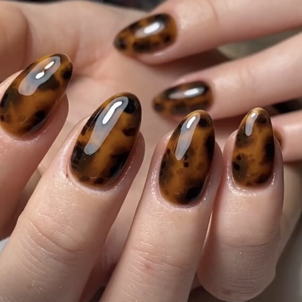 Tortoise Shell Nails - Fall nail trends