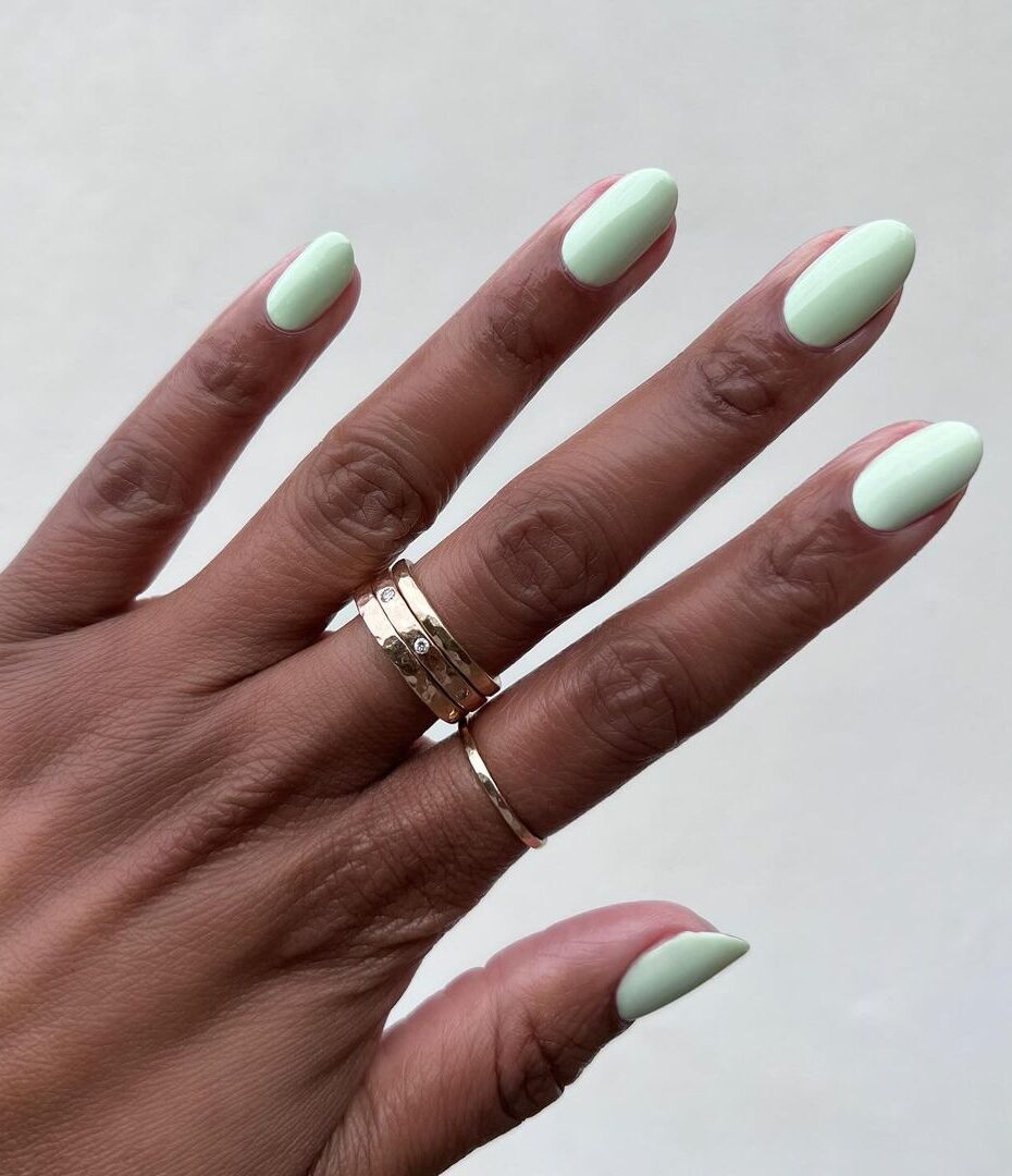 pistachio butter nails - fall nail trends 