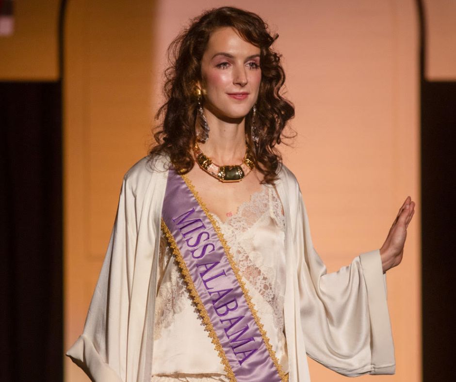 Spice up your lower lash line